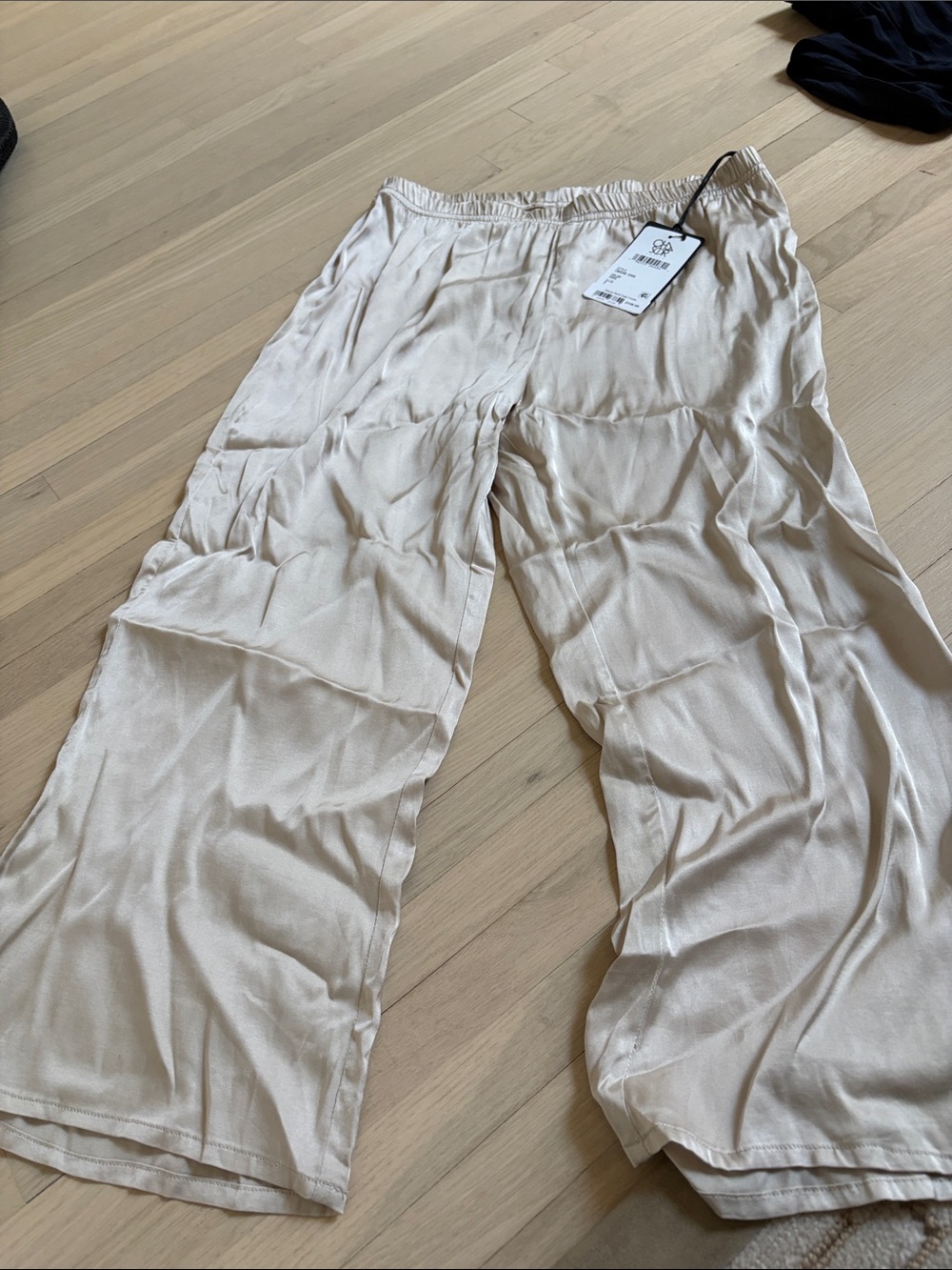 Chaser Light Beige Wide-Leg Satin-Look Pants